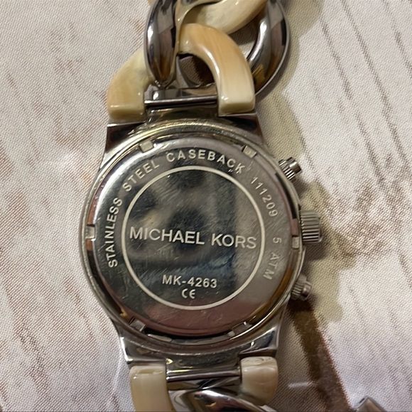 Michael Kors Stainless Steel Cream Link Watch - Picture 7 of 13